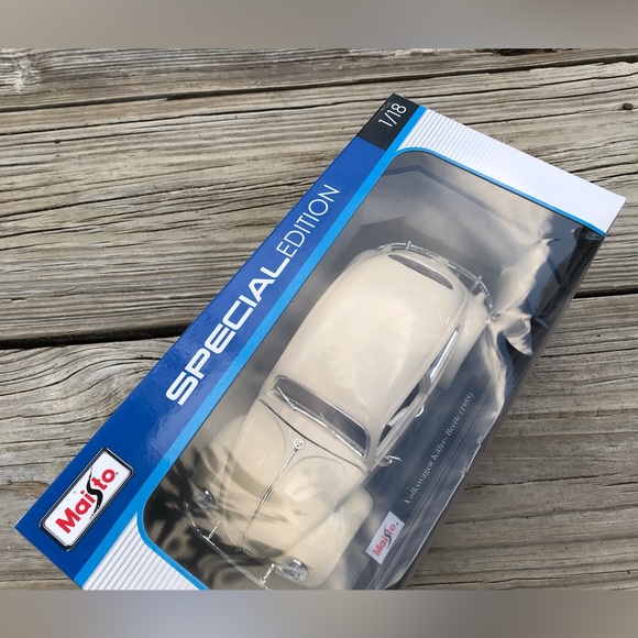 1:18 Scale MAISTO 1955 VW Volkswagen Beetle Bug Car White Off White Special Ed - Picture 8 of 9